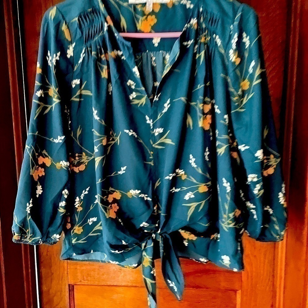 Collective concepts floral top size small